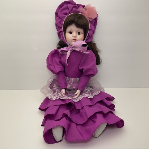 Vintage Musical Porcelain Heritage Doll Brunette Long Hair - Picture 2 of 16